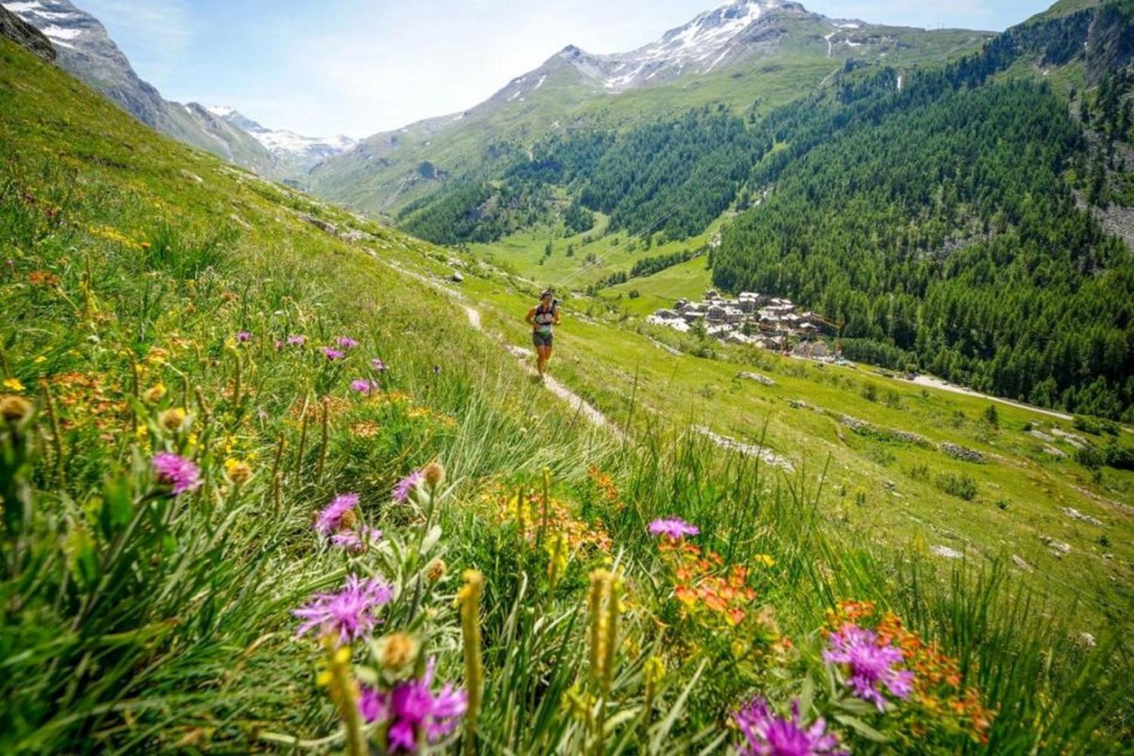 Apartment Au Bon Coin - Luxury Chamonix Hidden Haven, Mont Blanc View, Hot Tub And Garden ภายนอก รูปภาพ