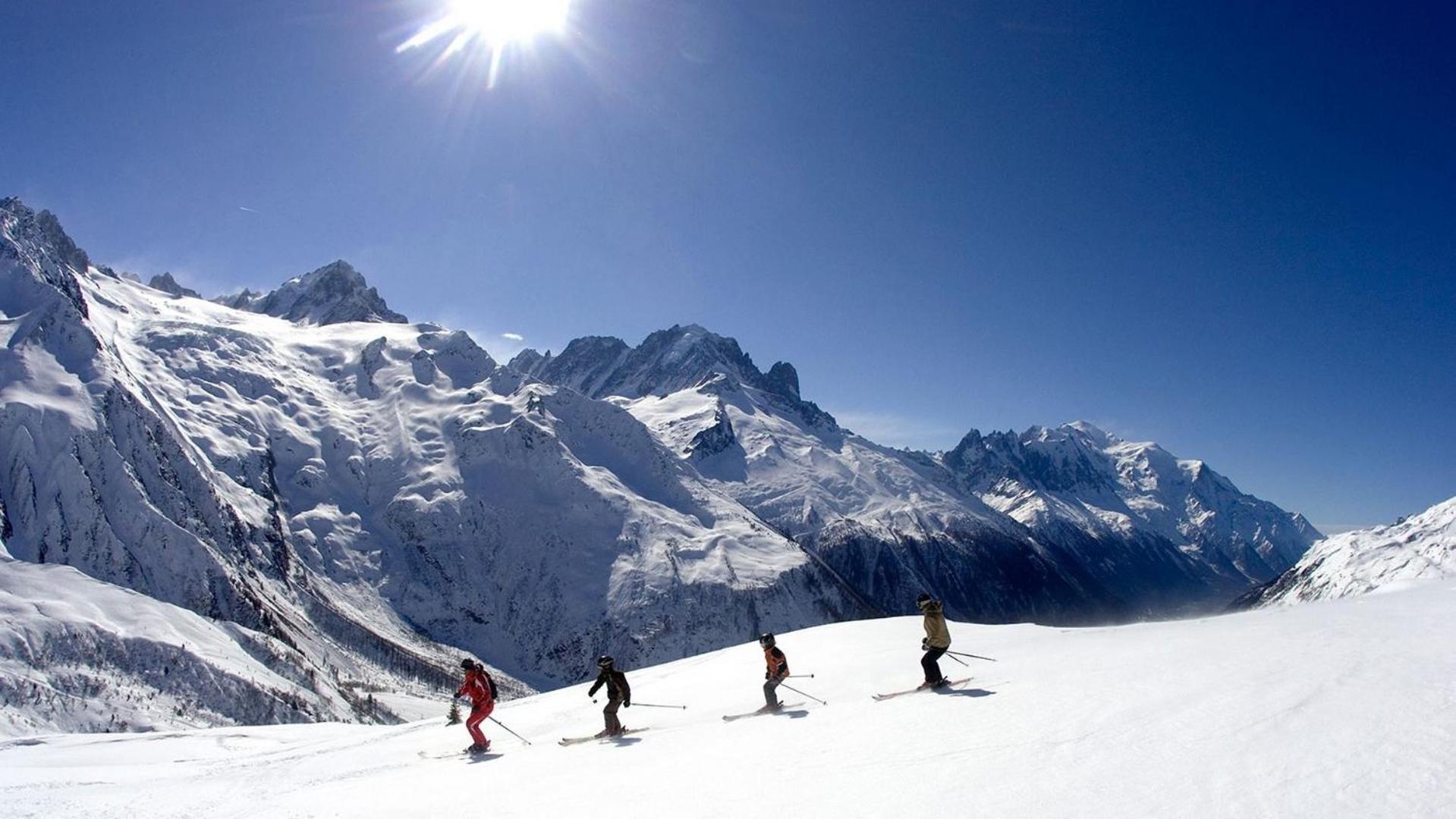 Apartment Au Bon Coin - Luxury Chamonix Hidden Haven, Mont Blanc View, Hot Tub And Garden ภายนอก รูปภาพ