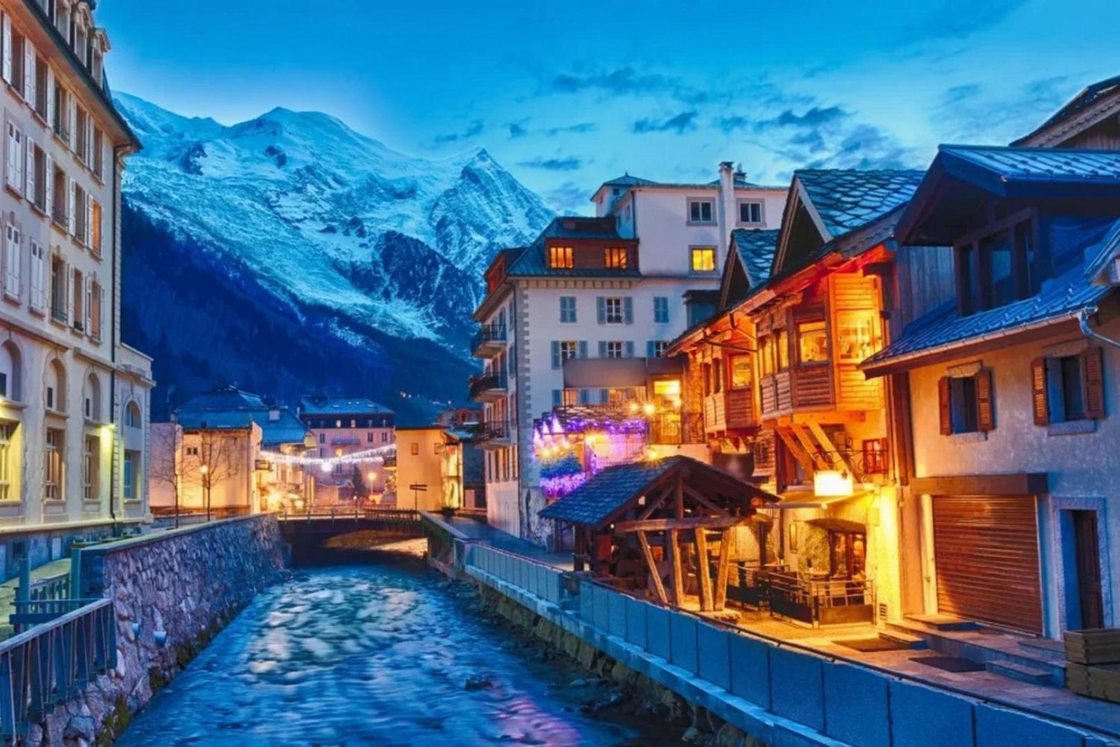Apartment Au Bon Coin - Luxury Chamonix Hidden Haven, Mont Blanc View, Hot Tub And Garden ภายนอก รูปภาพ