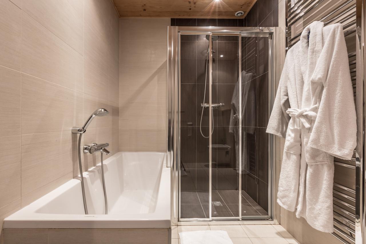Apartment Au Bon Coin - Luxury Chamonix Hidden Haven, Mont Blanc View, Hot Tub And Garden ภายนอก รูปภาพ