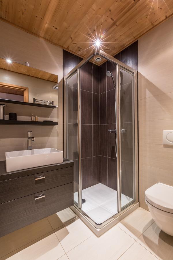 Apartment Au Bon Coin - Luxury Chamonix Hidden Haven, Mont Blanc View, Hot Tub And Garden ภายนอก รูปภาพ