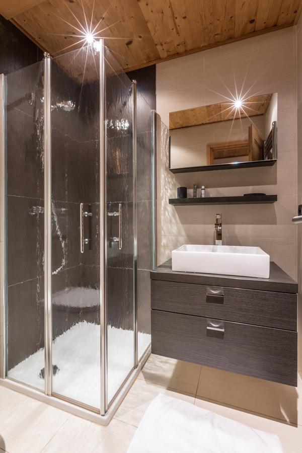 Apartment Au Bon Coin - Luxury Chamonix Hidden Haven, Mont Blanc View, Hot Tub And Garden ภายนอก รูปภาพ