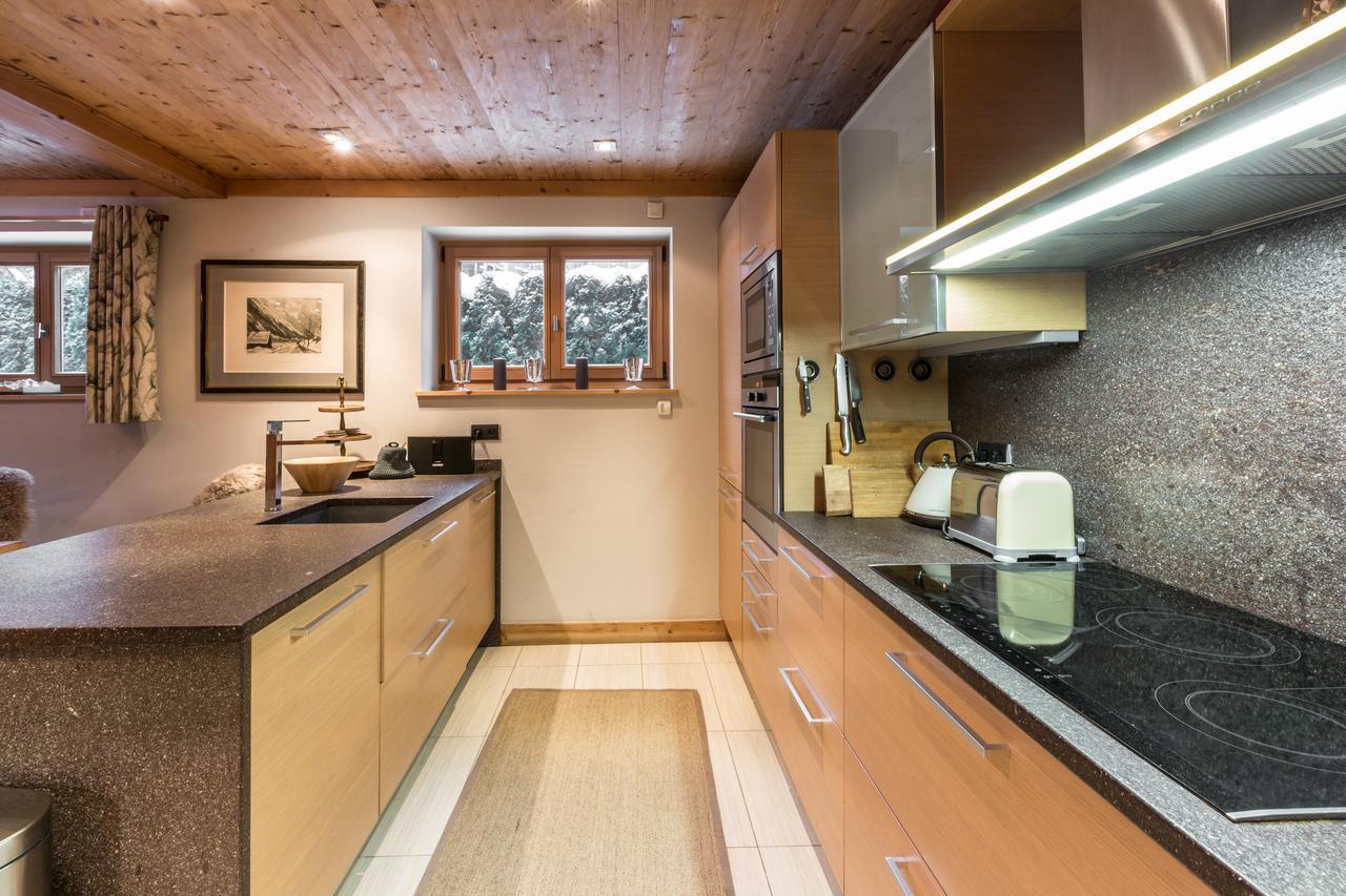 Apartment Au Bon Coin - Luxury Chamonix Hidden Haven, Mont Blanc View, Hot Tub And Garden ภายนอก รูปภาพ